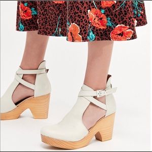 Free People Cedar Clogs - size 6